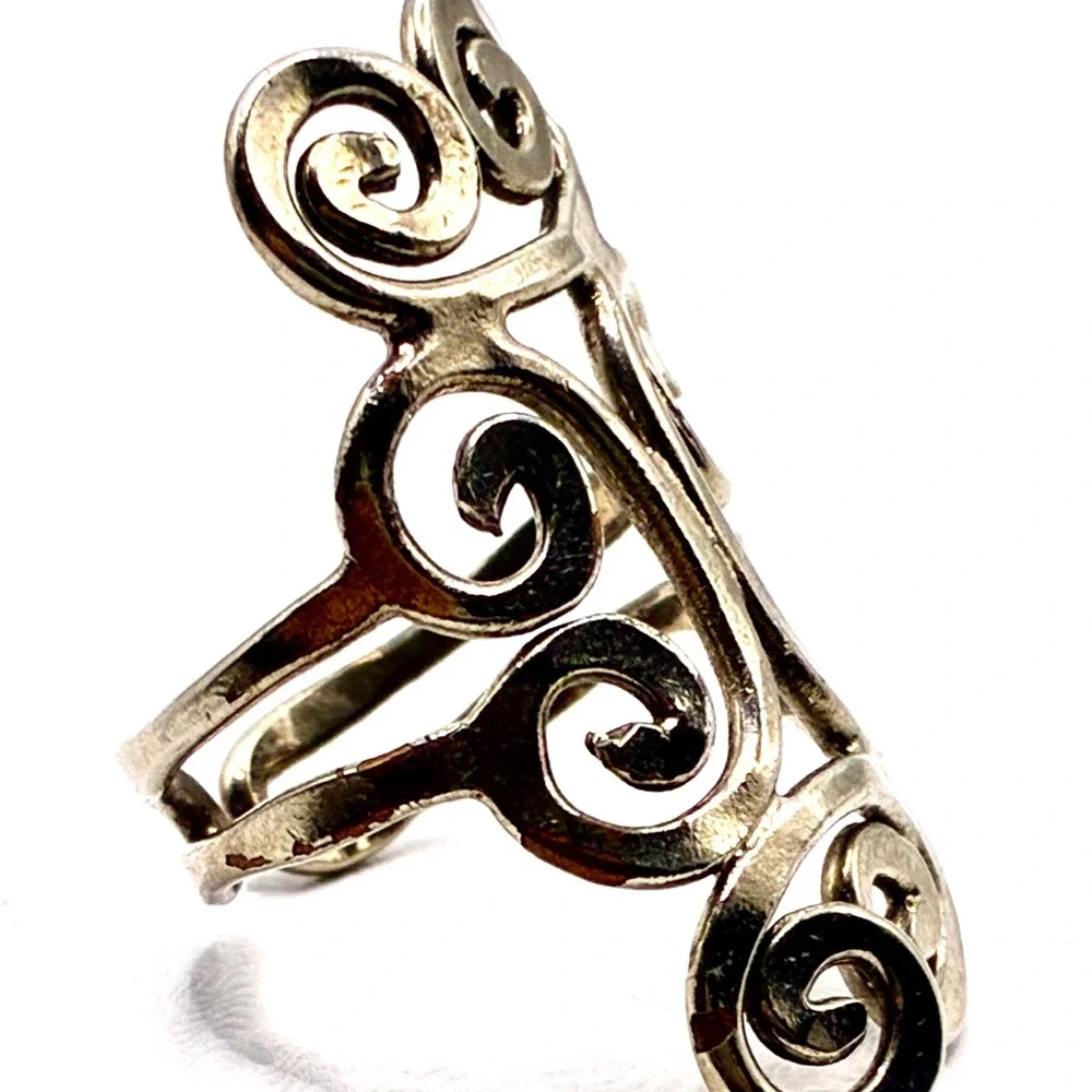 Vintage Filigree Tower Ring, Full Finger Coverage in a Silver Tone Size 6.0